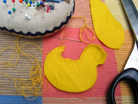 Step 2. Blanketstitch the two sides together from the top of the beak * to the tail *.