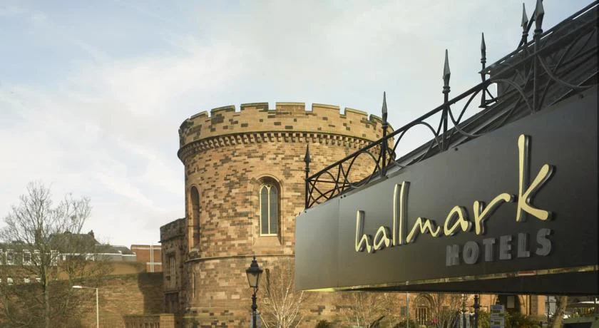 Chris Cook performing magic at Hallmark Hotel Wedding Fayre in Carlisle