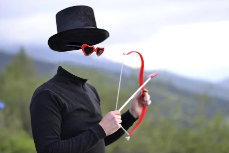 EST-CE QUE CUPIDON EXISTE AU BUREAU?