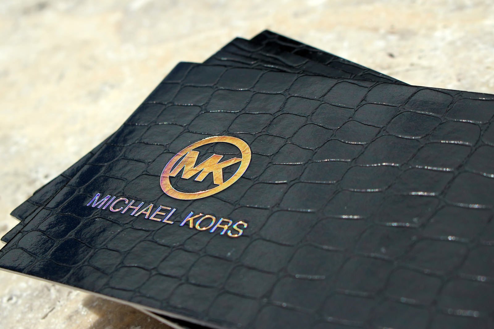 gloss-leather-textured-black-card-with-foil-hologram-business-card_1.jpg