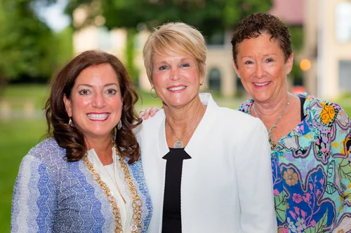 Elizabeth Mannen, left, at Sing for Siteman 2015
