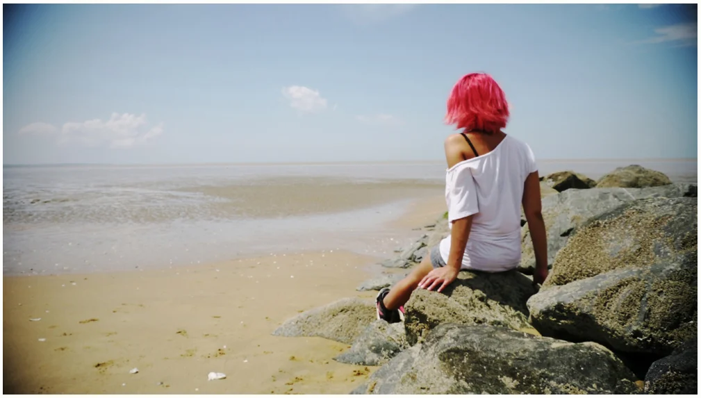 lilylafronde-book-2015-autoportrait-plage-1.jpg