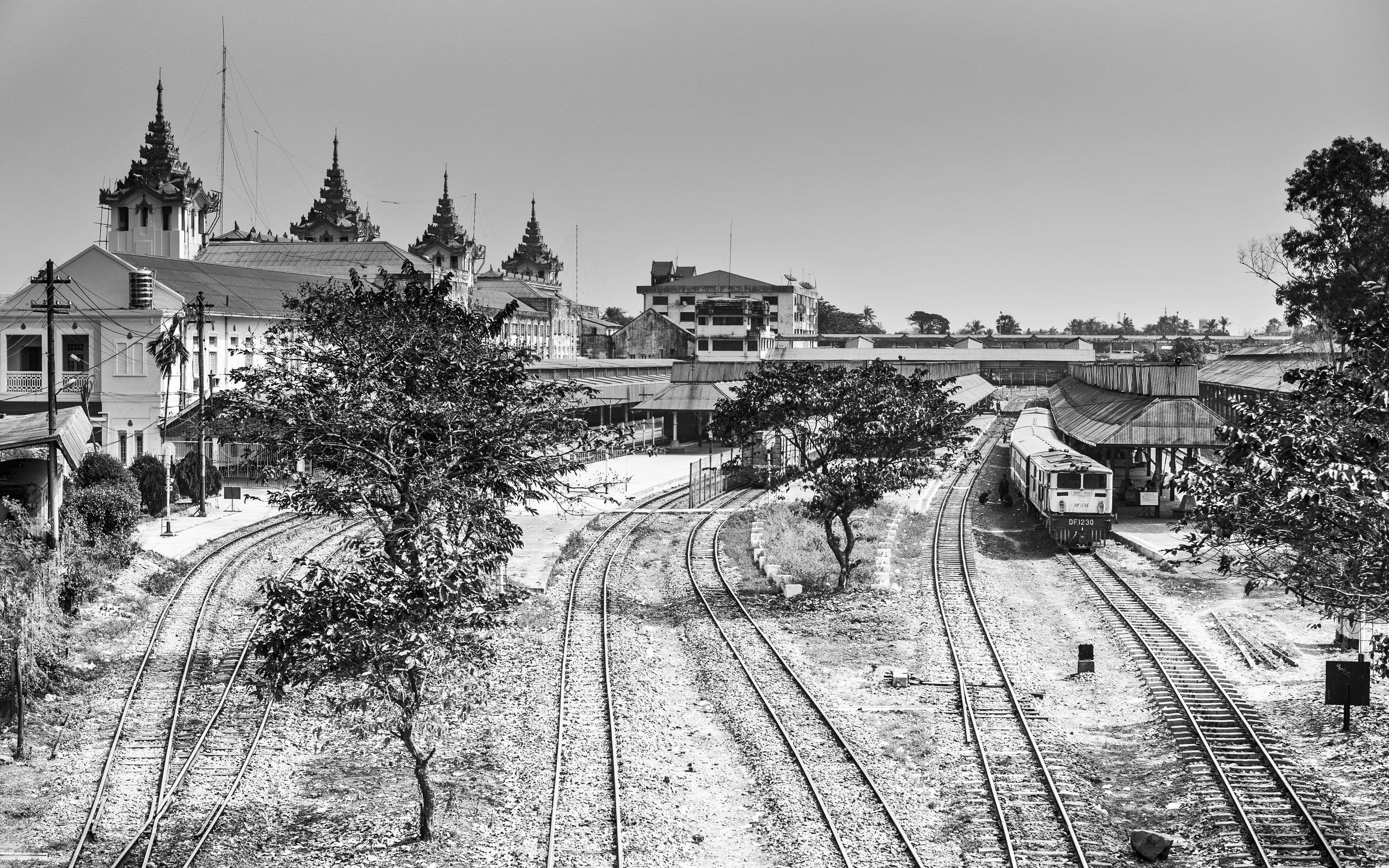 ©2013.01_cynthia_hart_circle_train_at_the_station.jpg
