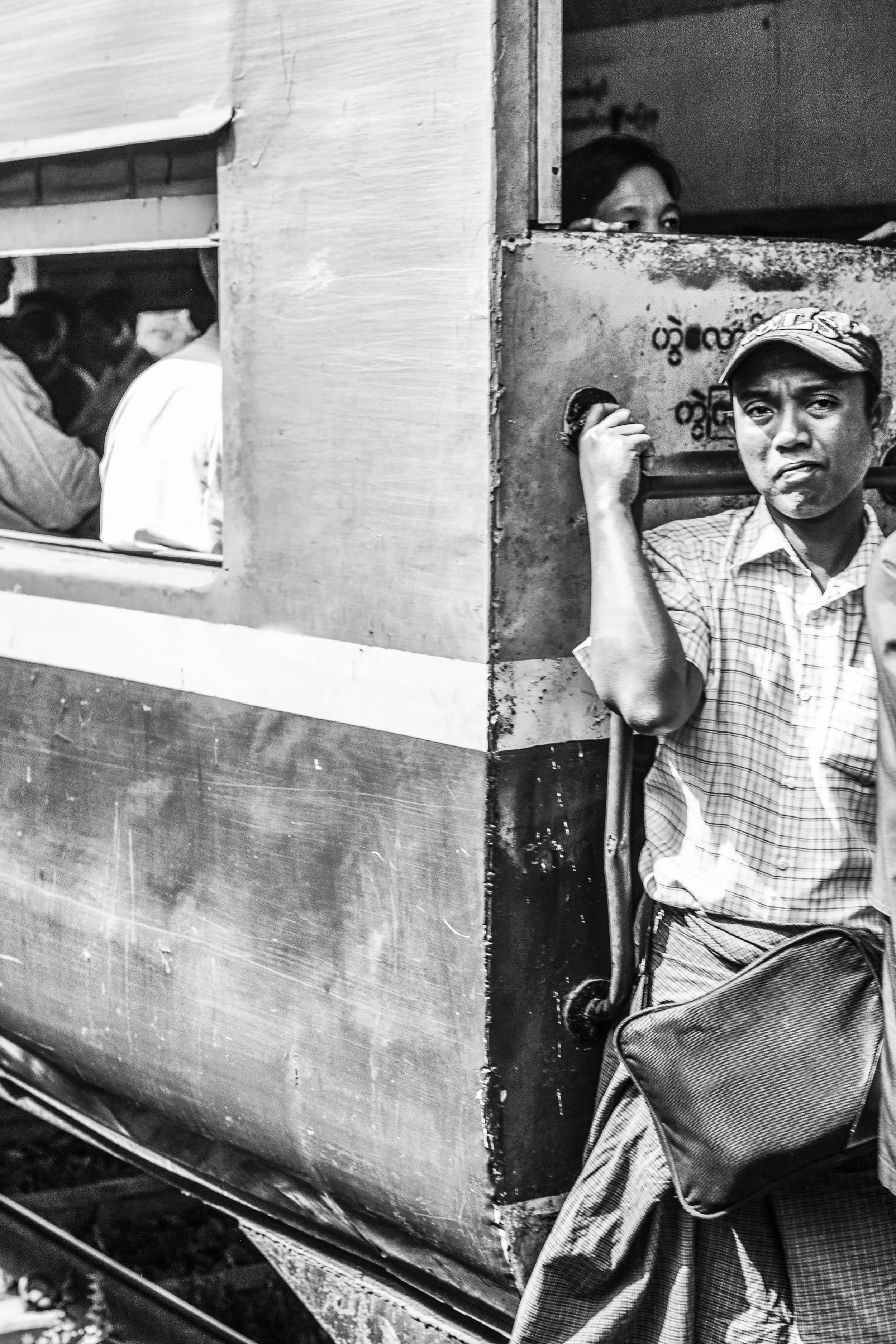 ©2013.01_cynthia_hart_circle_train_burma_looking_back.jpg