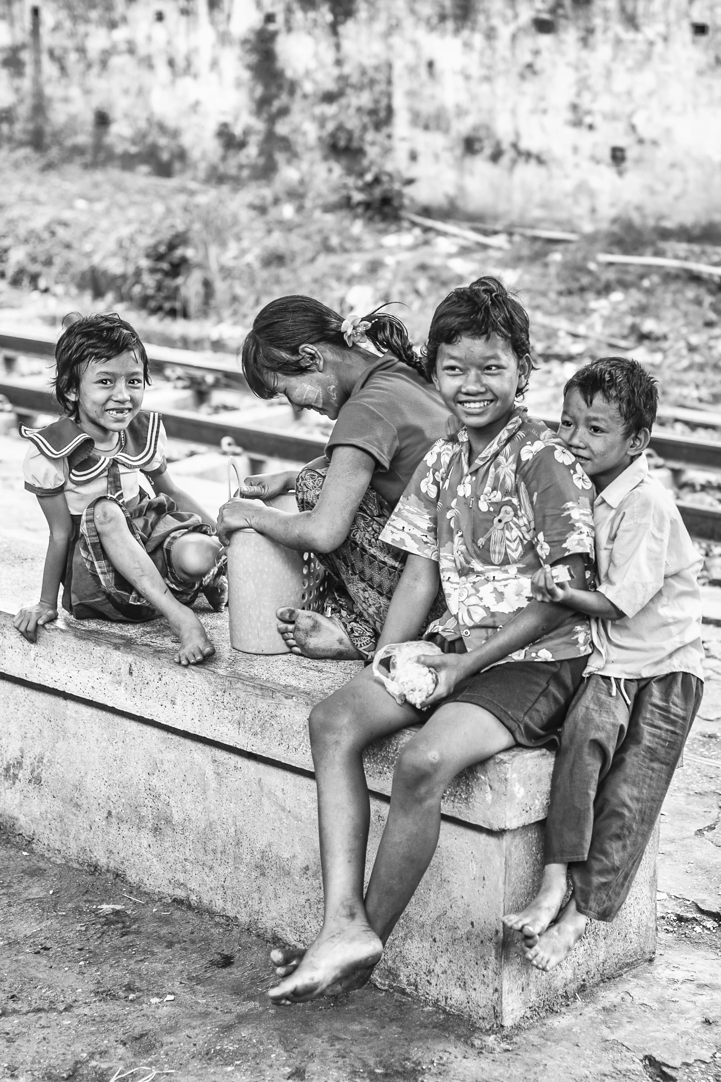 ©2013.01_cynthia_hart_circle_train_burma_hanging_around&having_fun.jpg