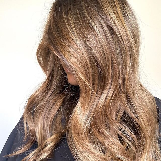 GIVEAWAY TIME! To celebrate the new year we are giving away 5 makeovers! One done by each of our stylist. Entering is easy and winning will be totally at random! Here are the rules:
1 -you must follow all of our stylist and our salon page.
@nichola