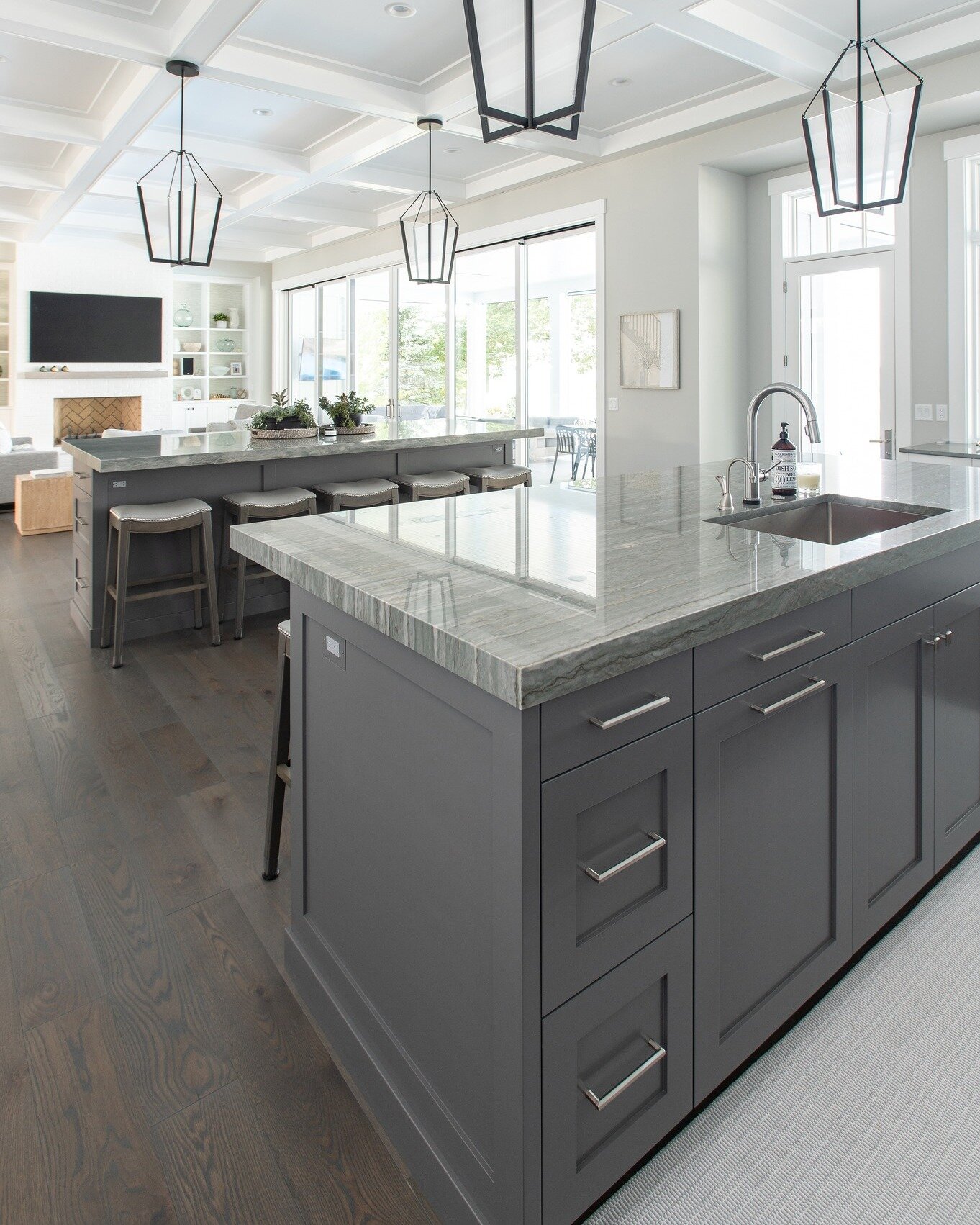 Double the islands, double the fun!  These kitchen islands are a game-changer, giving you all the room you need to whip up your favorite recipes and entertain your people.

Builder: @mikeschaapbuilders 
Design: @benchmarkdesignstudios 

#benchmarkwoo
