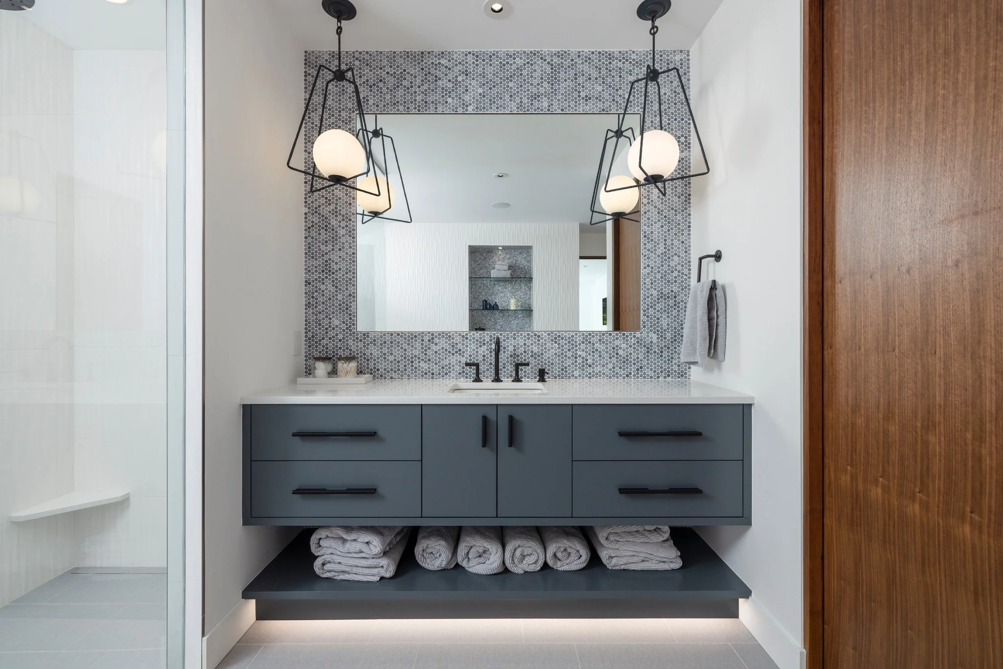 Crafted details make all the difference.

This vanity balances clean lines, thoughtful storage, and a modern finish, bringing both function and beauty to this serene bathroom space. 

#benchmarkwoodstudio #msbMichiganModern #bathroomcabinetry #custom