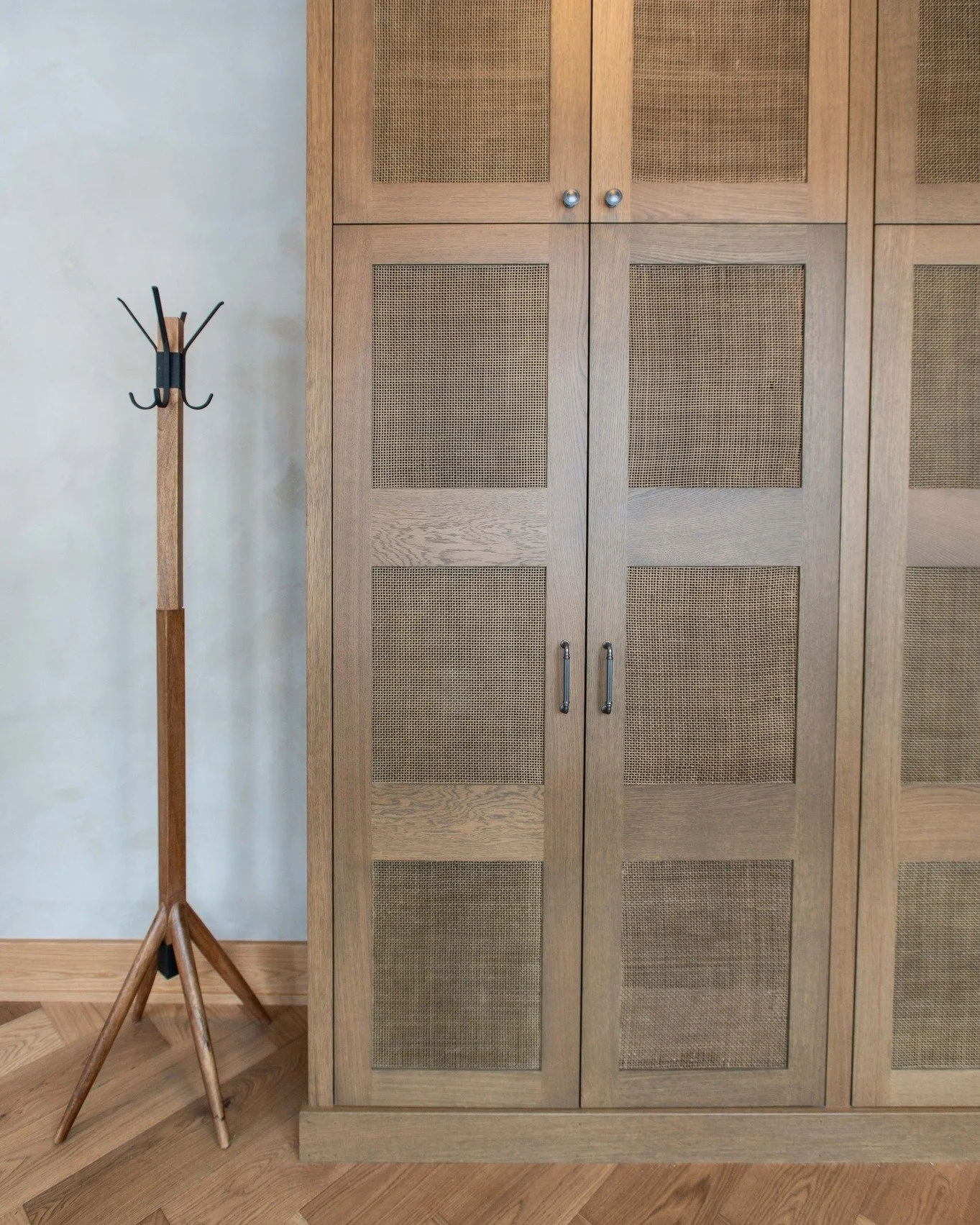 Storage doesn&rsquo;t have to be ordinary. These custom storage cabinets are as beautiful as they are practical, bringing clean lines, thoughtful organization, and elevated materials into every space.

Design: @viadesigninc 
Builder: @mikeschaapbuild