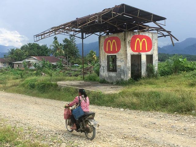 @escif is still here and we're lovin' it
.

While bigger things are yet to come, we really enjoy whats happening along theb way
.

This drive through is up on what's used to be a palm oil truck scale. It's about 4 hours drive across endless palm plan