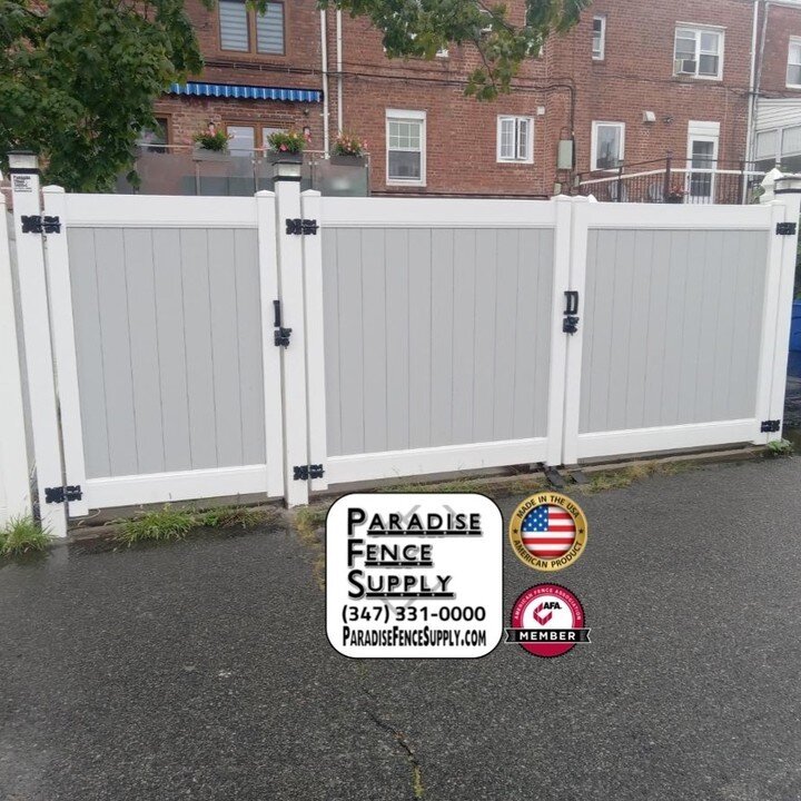 📷 Check out our latest customer install featuring our beautiful PVC fence! This full privacy fence is made with the highest quality virgin vinyl material, ensuring durability and longevity. With its strong 2&quot; x 7&quot; DECO top and bottom rails