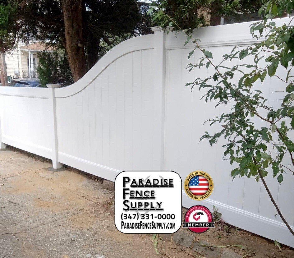 Privacy PVC fence featuring a transition section that elegantly shifts from a height of 6 feet to 4 feet. Ideal for enhancing backyard aesthetics while ensuring privacy and security. Available at Paradise Fence Supply. ParadiseFenceSupply.com (347) 3