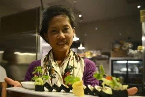 Au-Lac-Restaurant-Mai.jpg