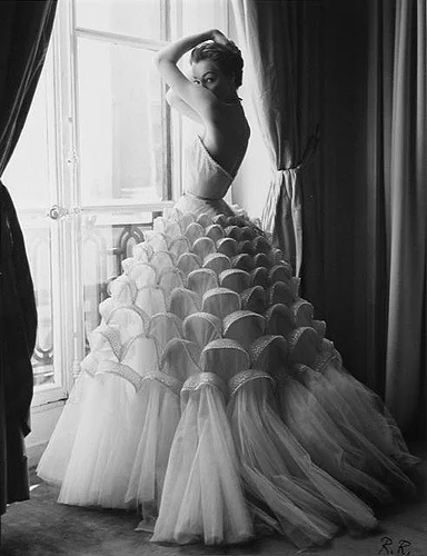beautiful vintage wedding dress.jpg