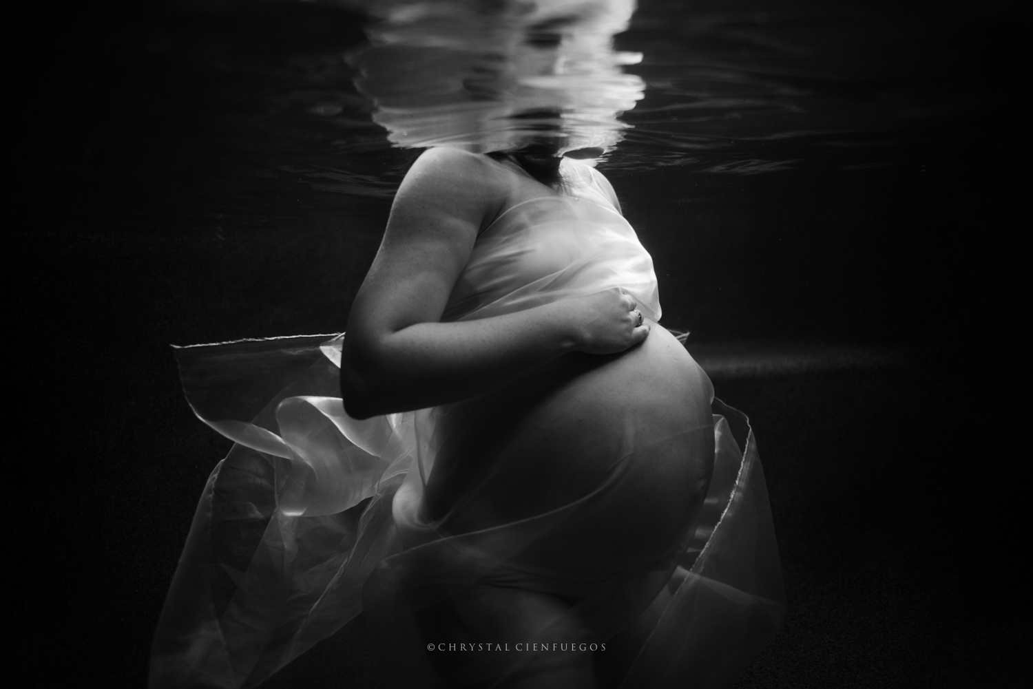 chrystal-cienfuegos_maternity_underwater-4474.jpg
