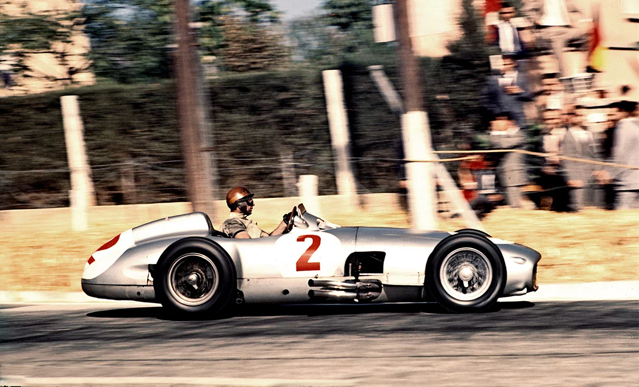 GPL 54 M-B 196 Fangio Barcel copy-lowres..jpg