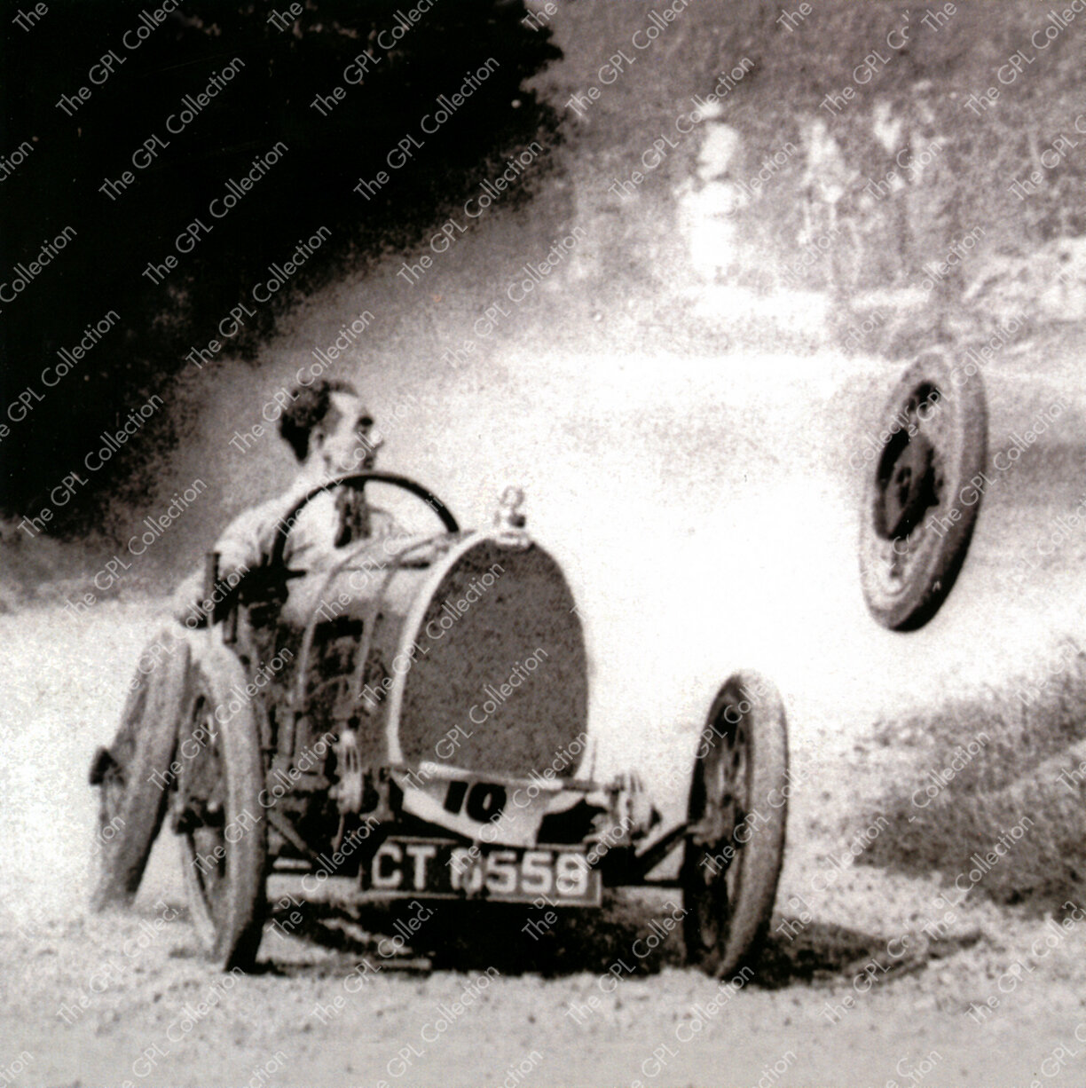 1924 Raymond Mays Bugatti Brescia loses wheel at the Caerphilly Hill Climb