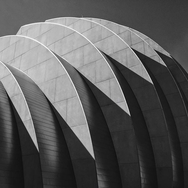 #architecture #monochrome #lightandshadow #kauffmancenter