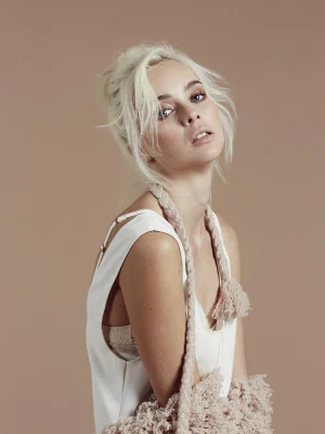HannahGlasby_2014_WATR_KR_5253-300x400.jpg