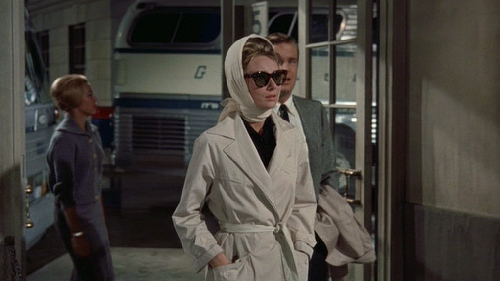 Audrey-Hepburns-costumes-in-Breakfast-at-Tiffanys-16.png