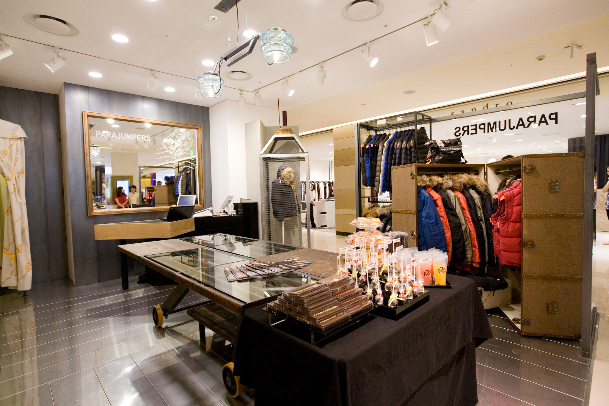 PARAJUMPERS - Seul (ROK) - 2013