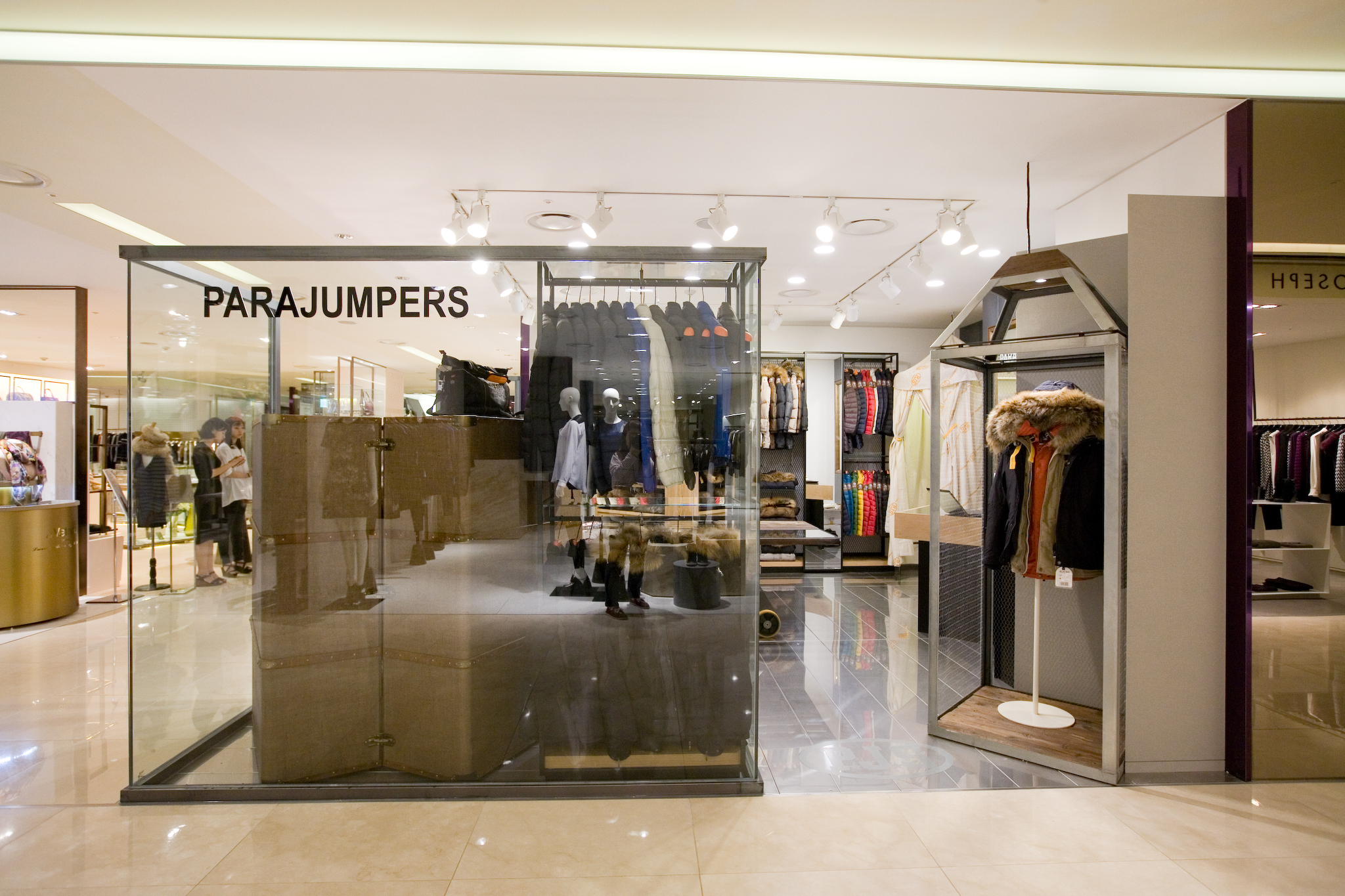 PARAJUMPERS - Seul (ROK) - 2013