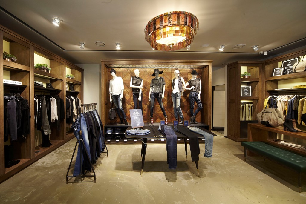 DIESEL - Garosu Gil, Corea del Sud (ROK)