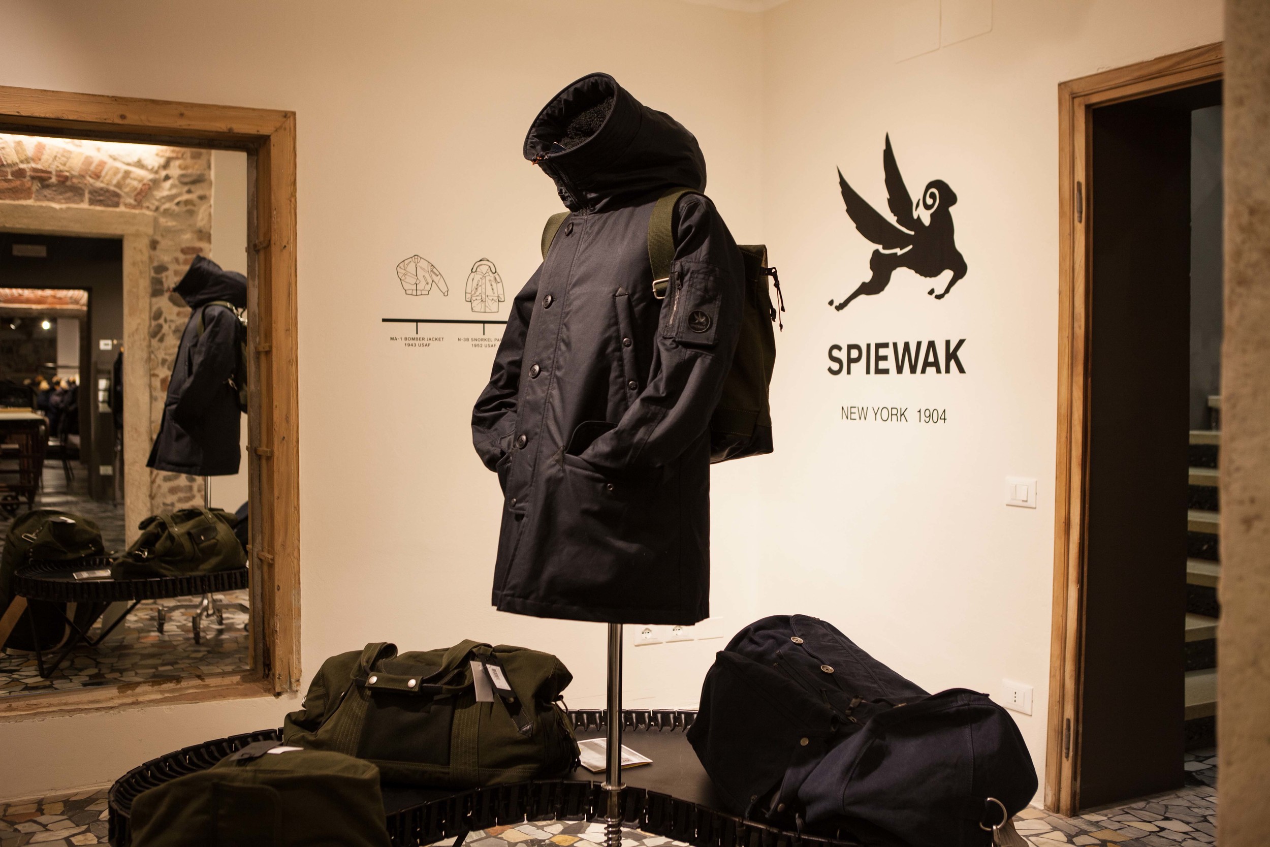   STEFANO LORA SHOW ROOM – per SPIEWAK, Brendola (VI)  &nbsp;- 2015  