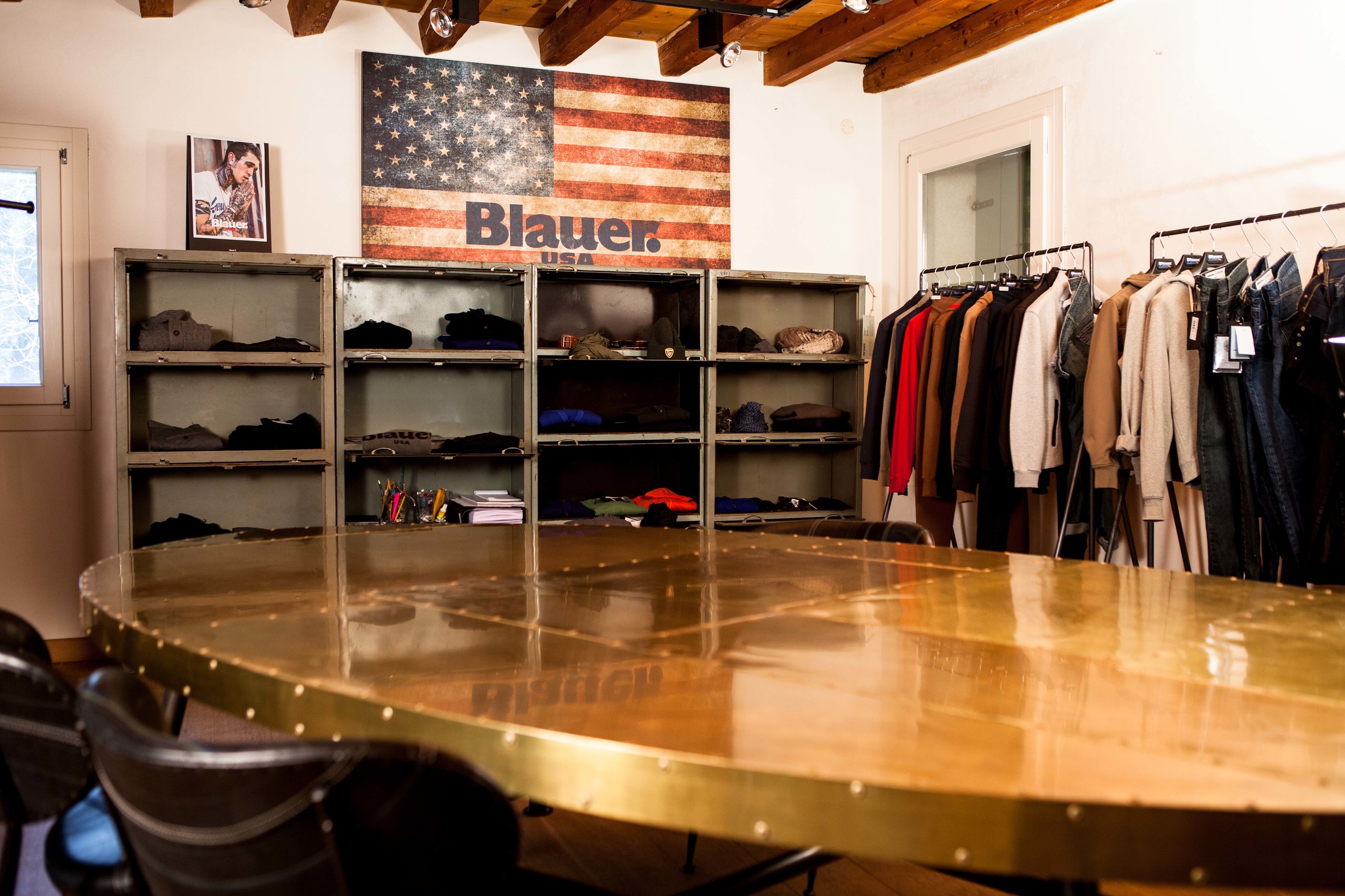 ORVETT_LORASHOWROOM_BLAUER_05.jpg