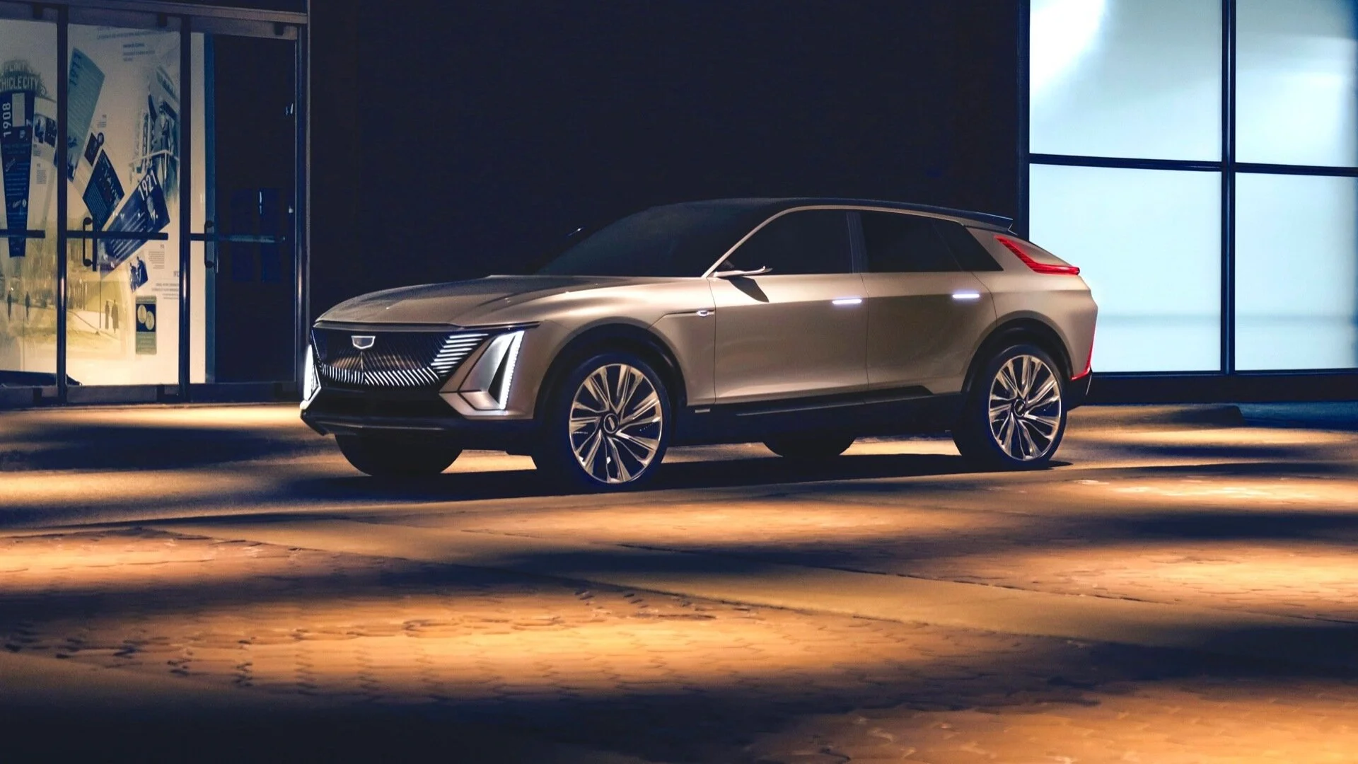 cadillac-lyriq-concept_100755412.jpeg