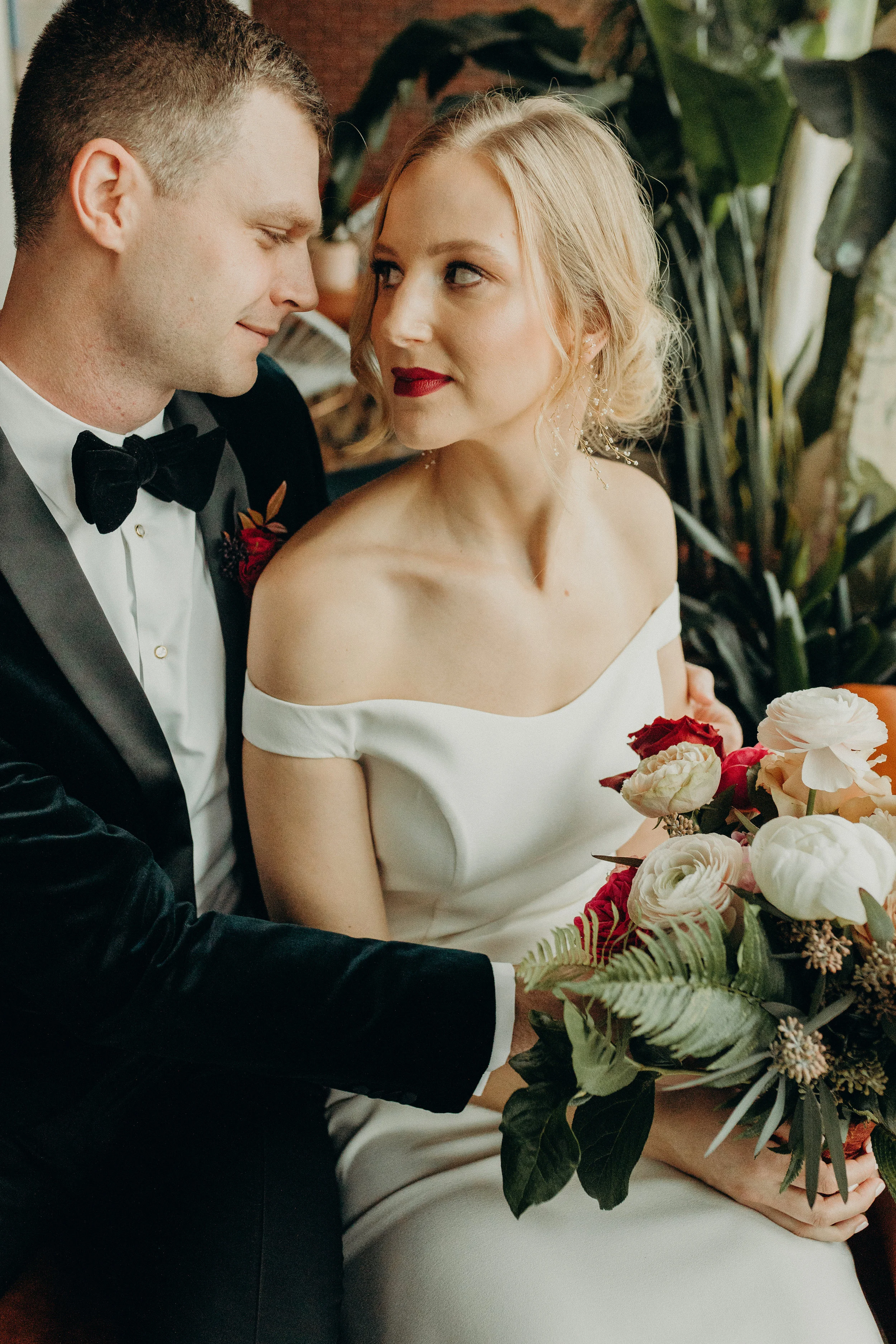 Photography: Freefolk Natives Hairstylist: Anna Fazio Florist: Thurman and Fig