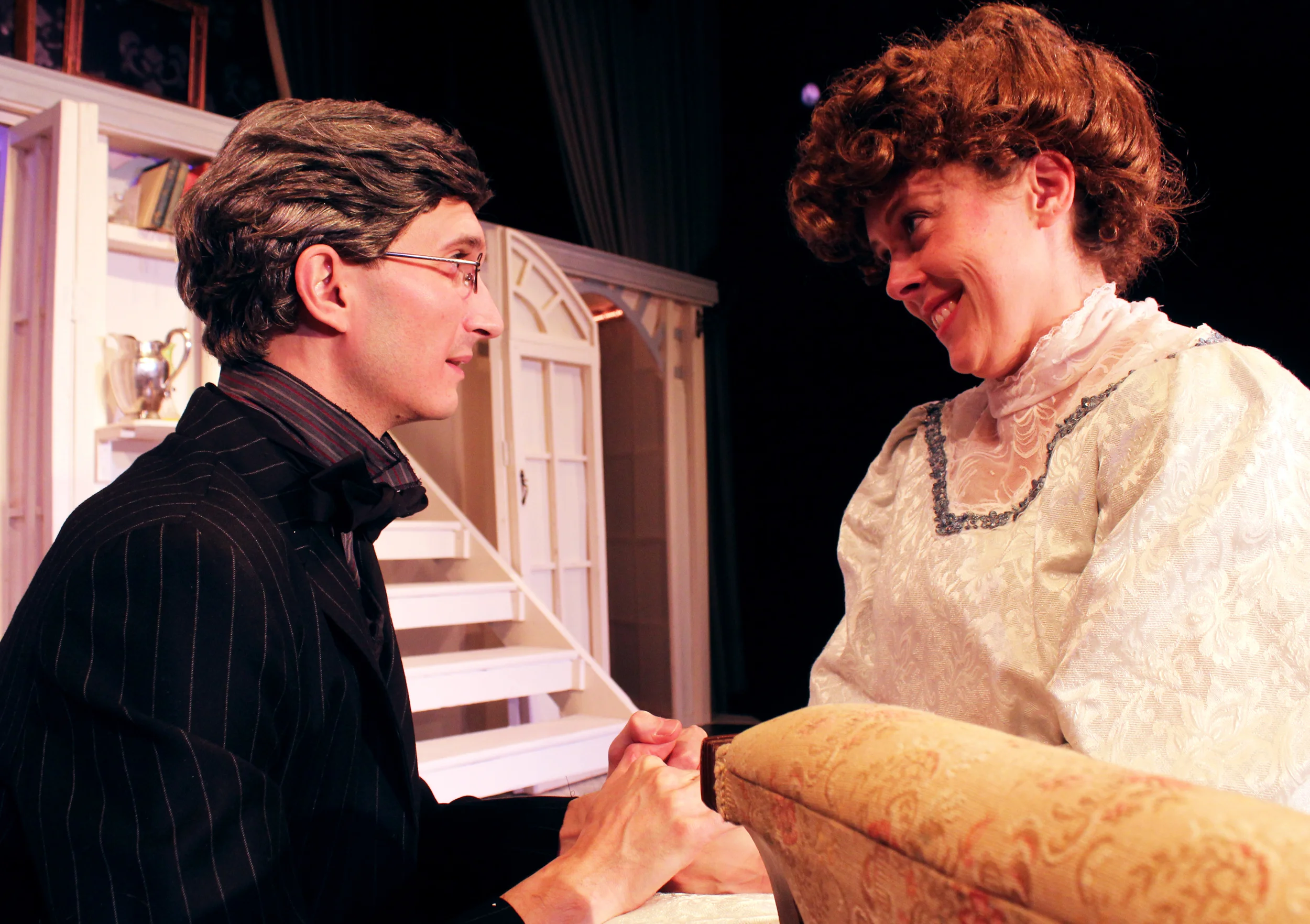 Robert Chiltern (Thomas Weaver), Lady Gertrude Chiltern (Tara Herweg-Mann)