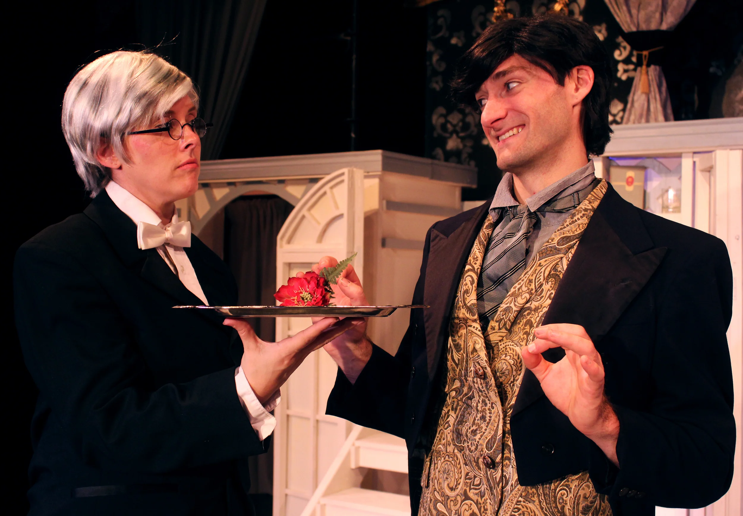 Phipps (Tara Herweg-Mann), Lord Goring (Ian Potter)