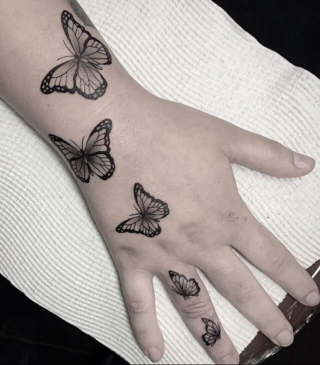 Tattoo by Miss Tarryn @tarryn_addlem_tattoo ! She&rsquo;s back and taking bookings 😎 For bookings and inquiries get in touch with the studio email lanternandsparrow@gmail.com 📩 or to the guys direct. Or why not drop in and see us at 1407 Logan Rd, 