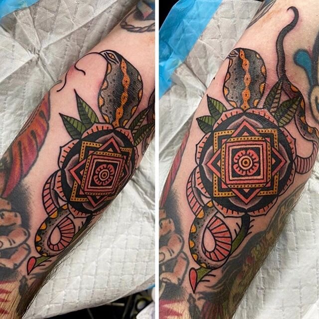 Forearm/inner elbow weirdness by Stevie @stevenmscott ! The studio is now open MON-SAT with bookings available with the crew now. Get in touch at lanternandsparrow@gmail.com 📩 for bookings and general inquiries. #lanternandsparrow #brisbane #brisban