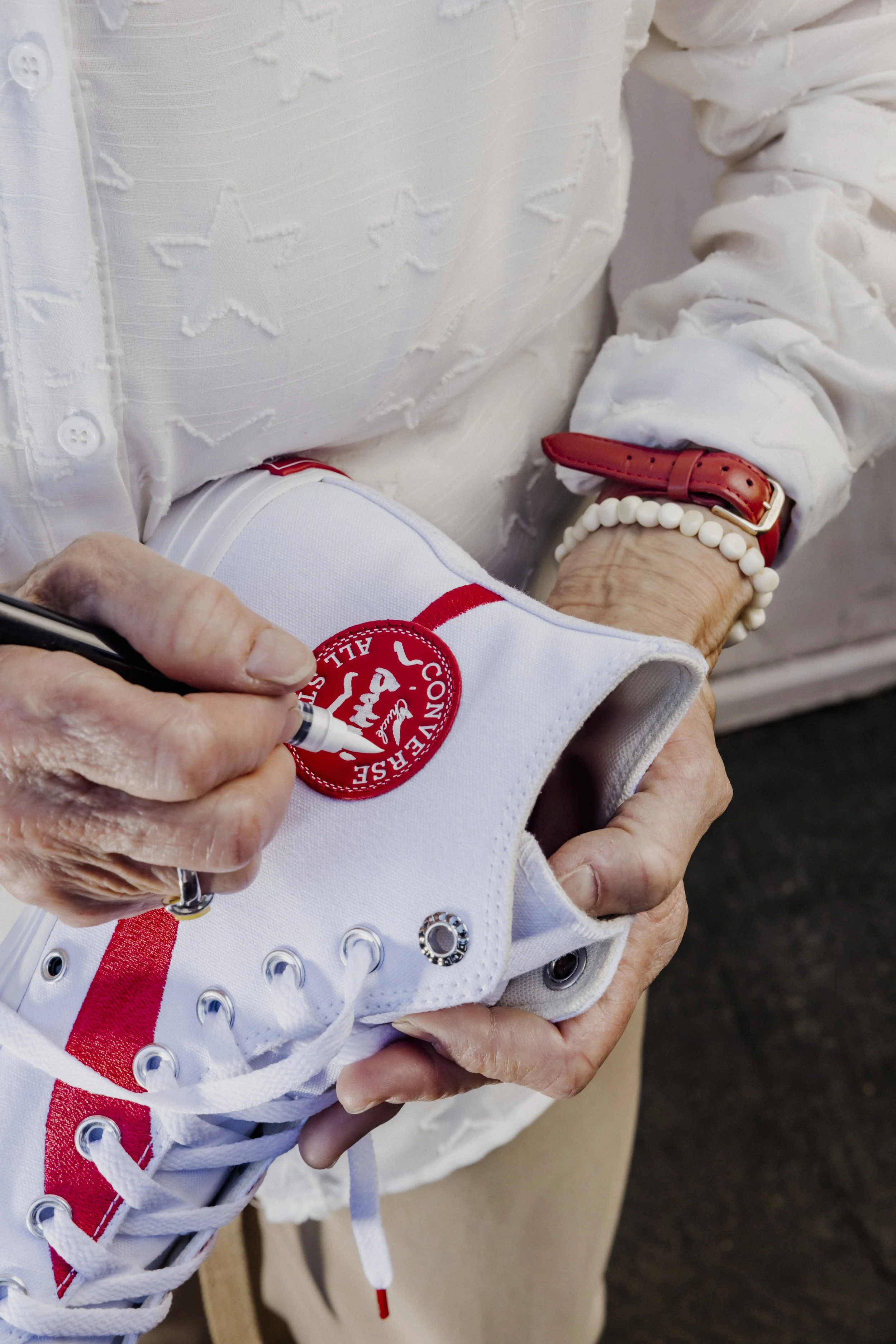 Aly_Magliozzi_convxcoke_signing_Betty_A18434C.jpeg