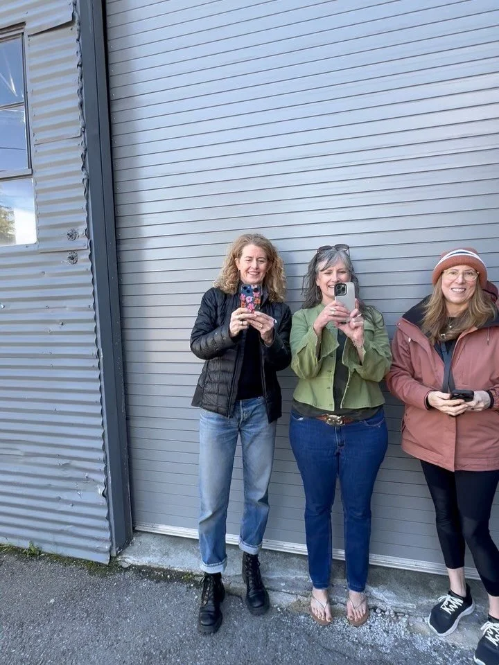 Recap from my first ever hosted studio Phone Photography master class&hellip; and wow, what a great start 📱✨

We had six attendees, which honestly felt perfect. Small enough for real one-on-one time, big enough for great creative energy in the room.