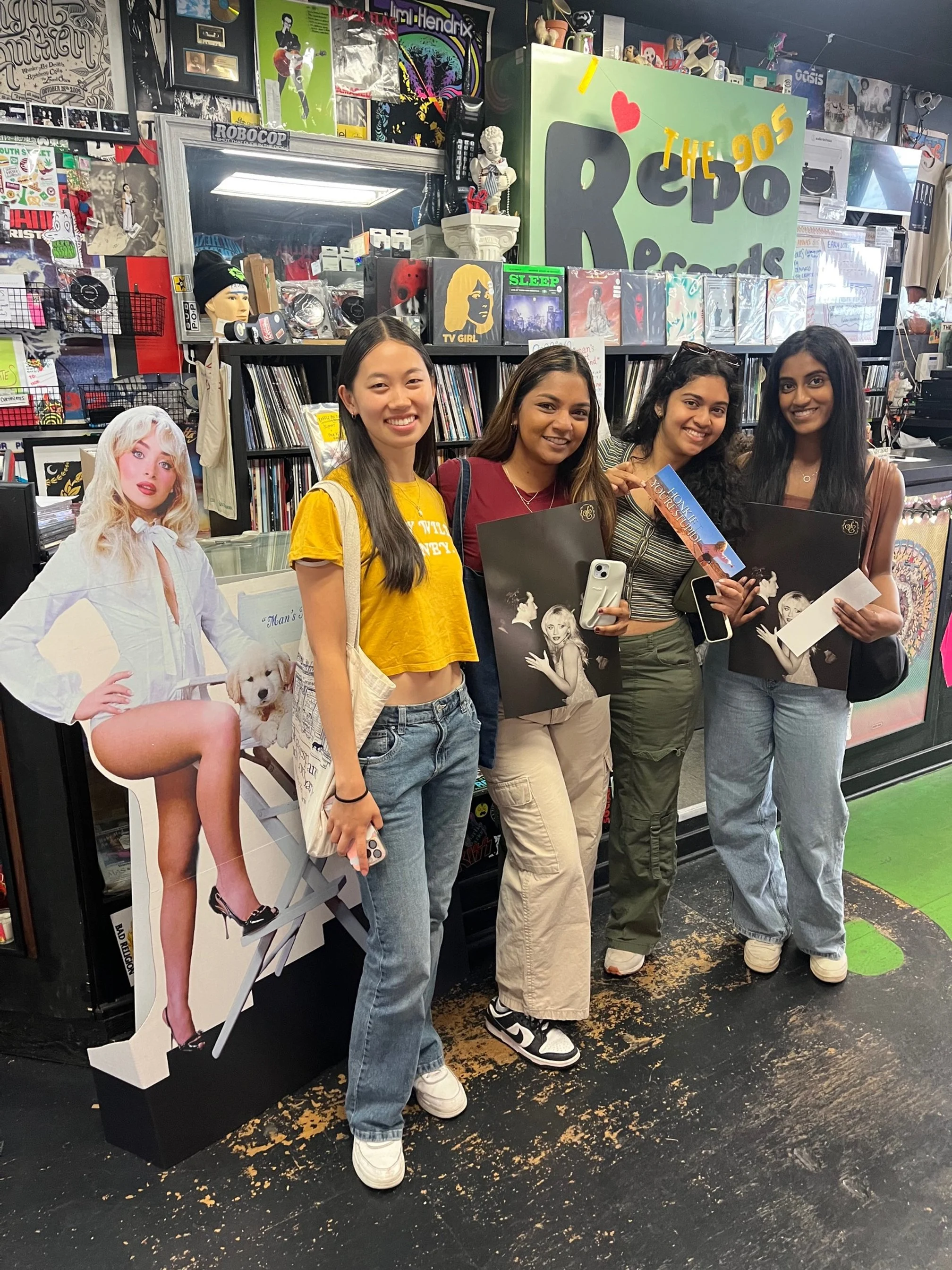  Sabrina Carpenter “Man’s Best Friend” listening event was on 8/29/25. Fans got prizes and were able to listen to the new album together! 