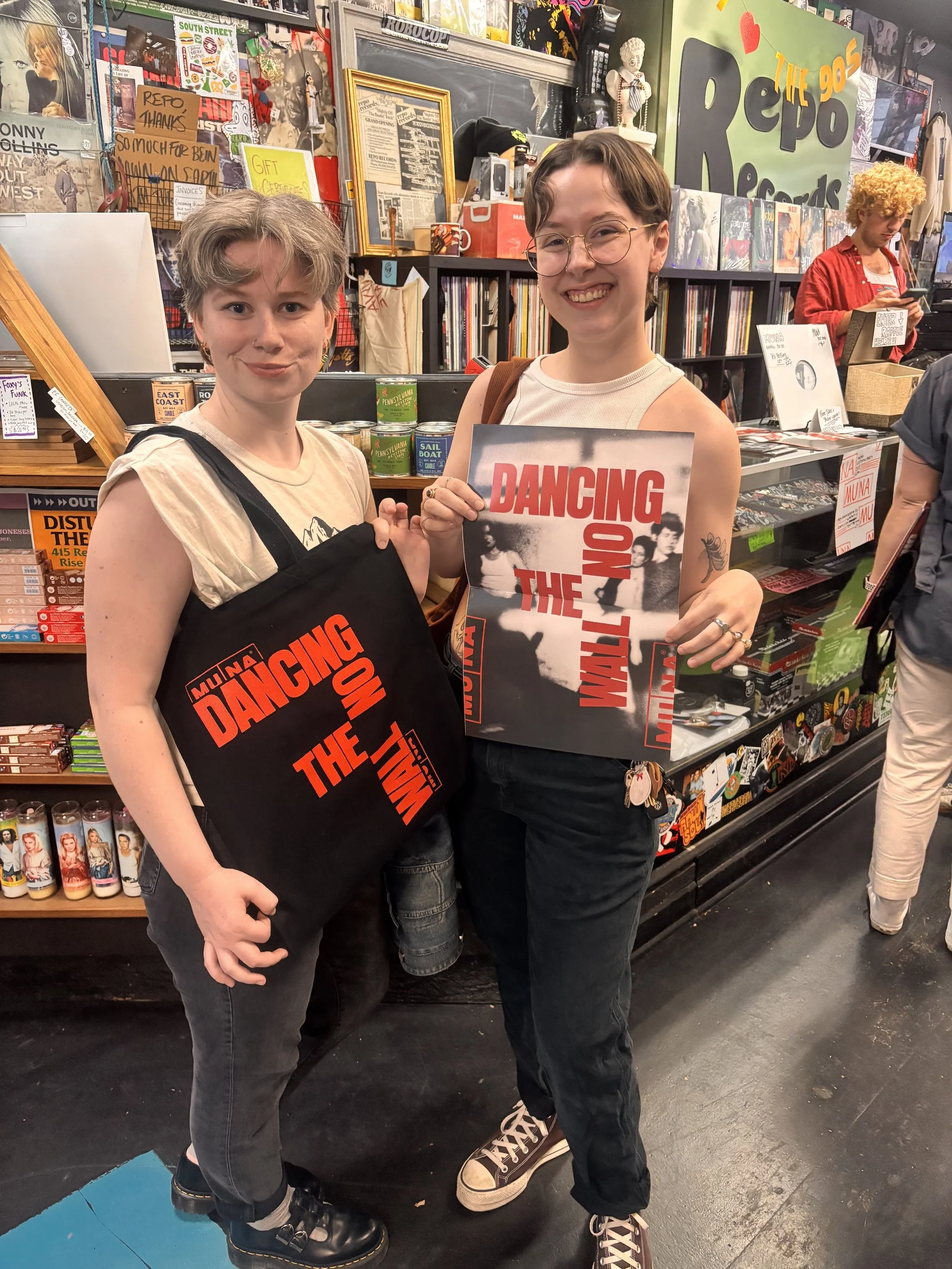  Muna early listening party! Fans took home free swag and a raffle prize. 
