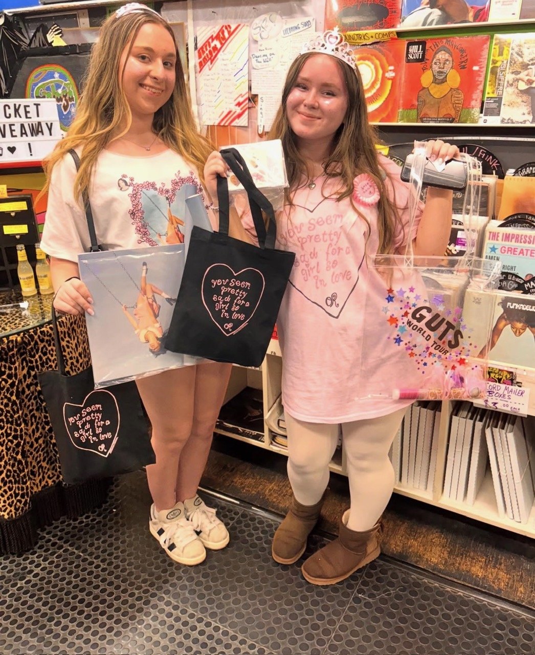  Olivia Rodrigo MIDNIGHT listening party! 