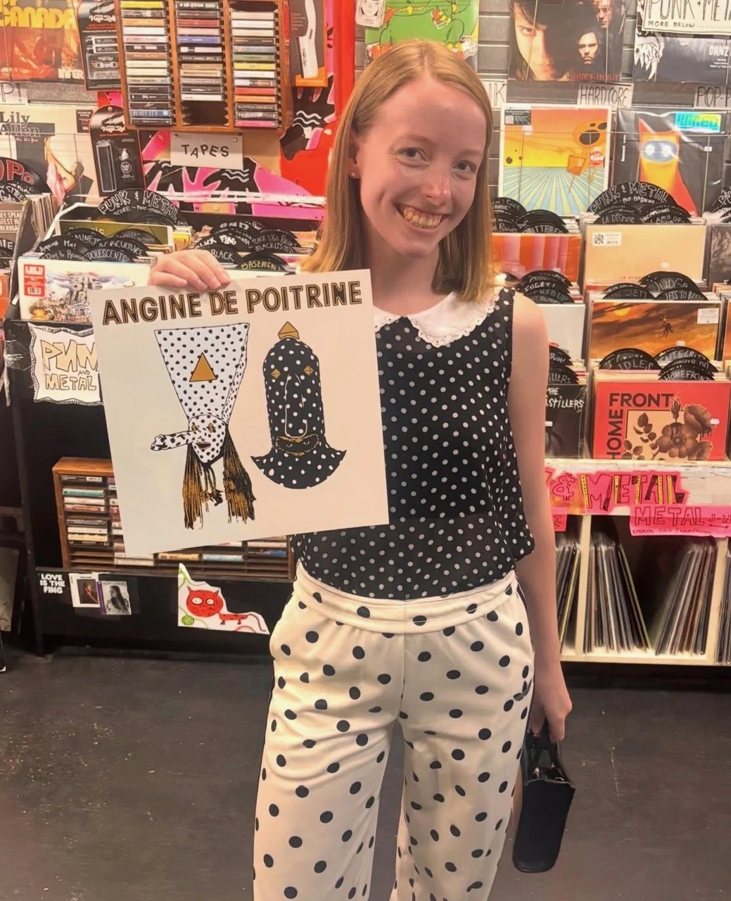  Fans came to hear the new Angine de Poitrine album and take home some free swag! 