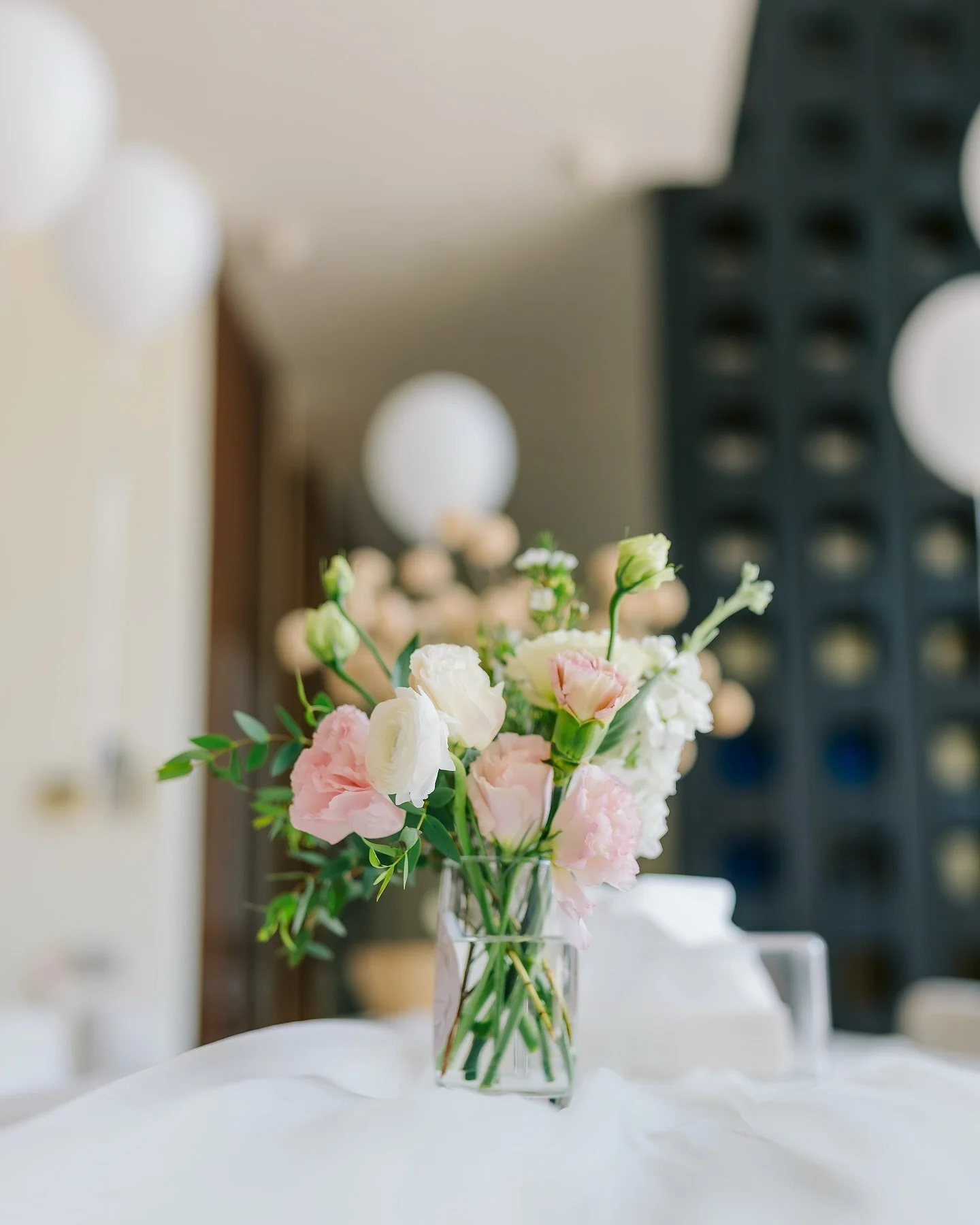 Elevate your table setting with florals. This dreamy centerpiece was designed to bring softness and a touch of magic to every guest&rsquo;s seat.