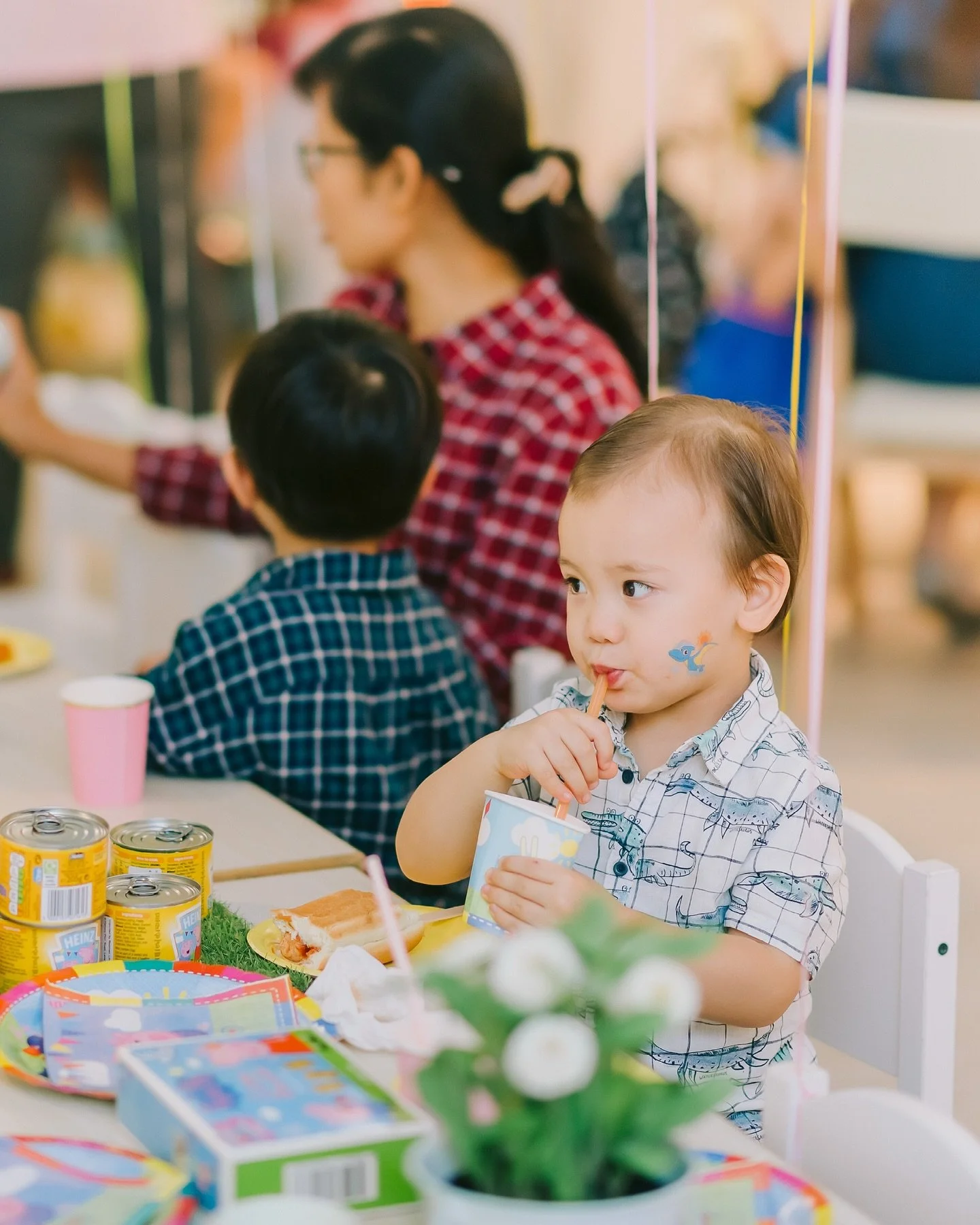 Serving smiles and sweet sips at the kids&rsquo; table.