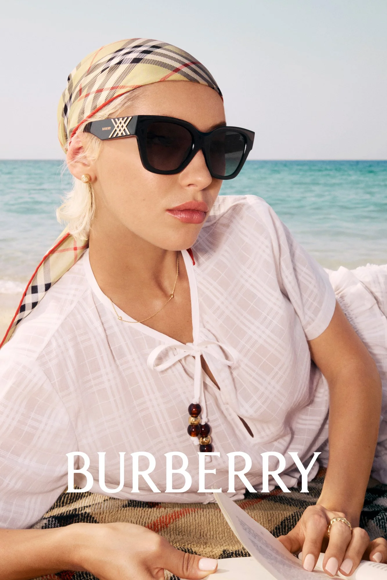 BURBERRY_2025_LUXXOTICA_CAMPAIGN_26_sRGB_CROPPED_LOGO_05_4x5.jpg