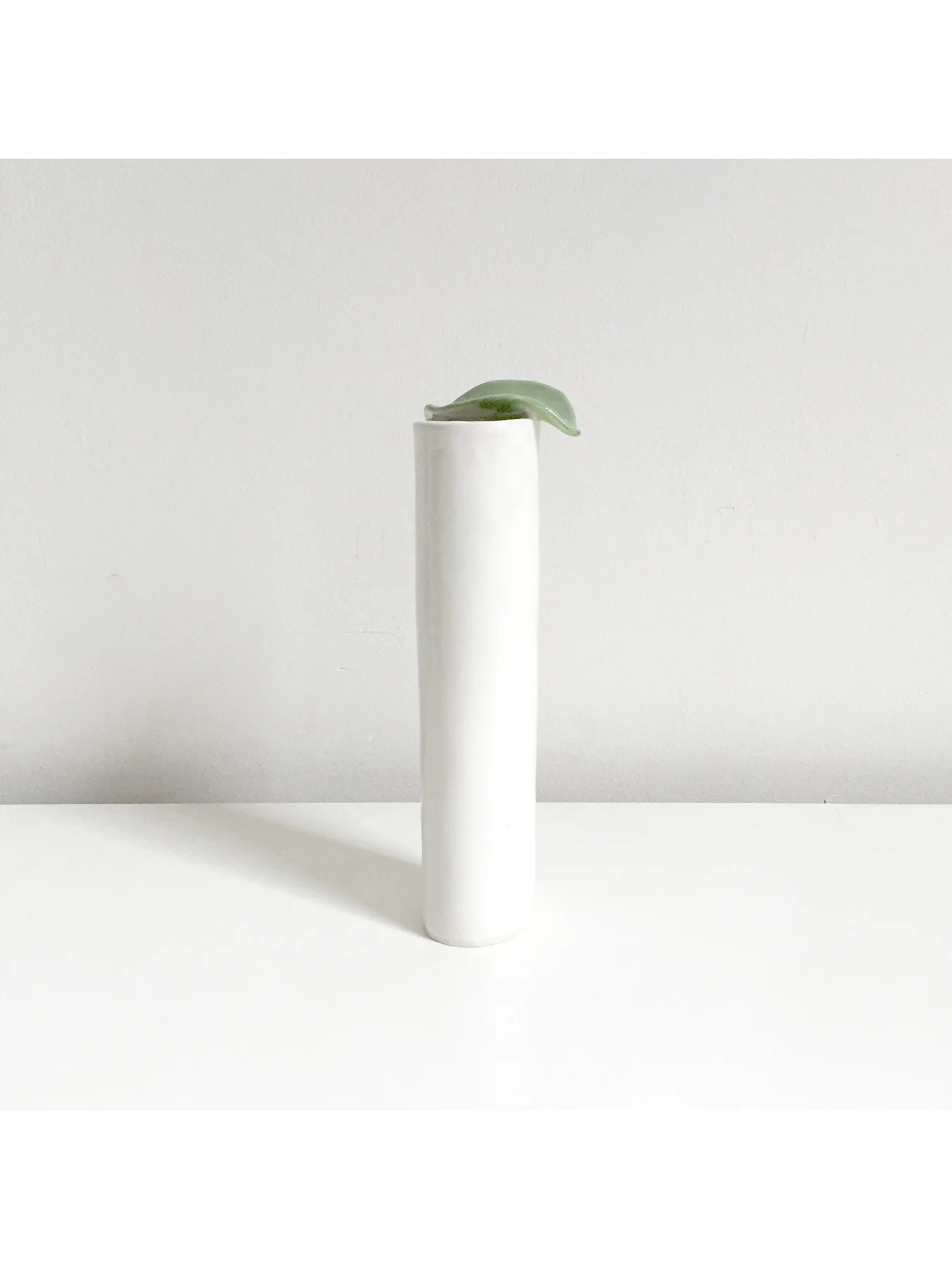 Cylinder vase with a leaf