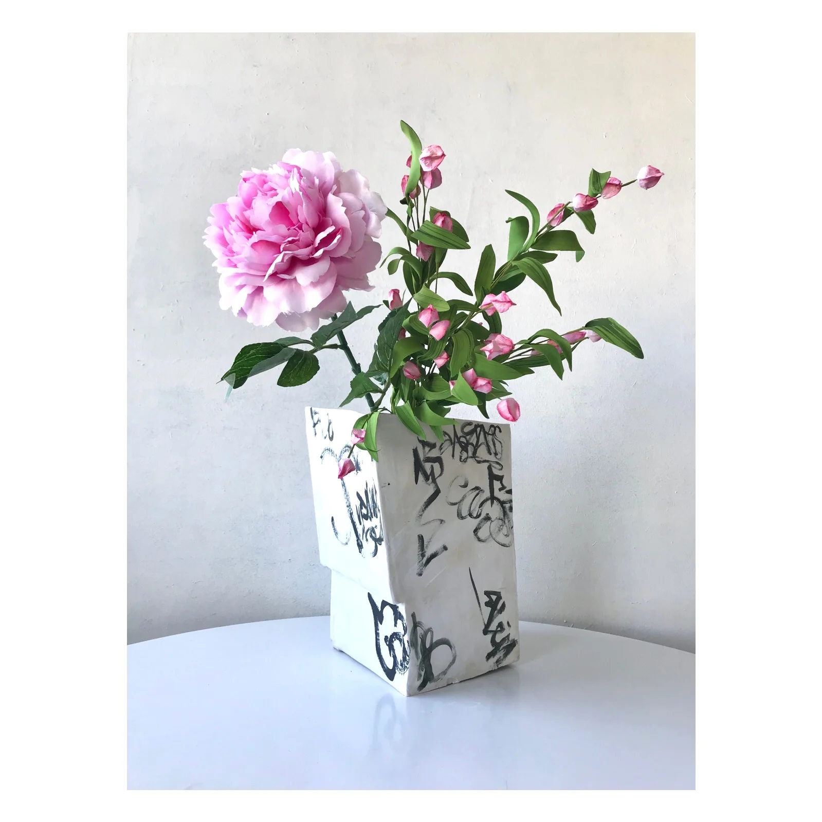 Graffiti sculpture vase