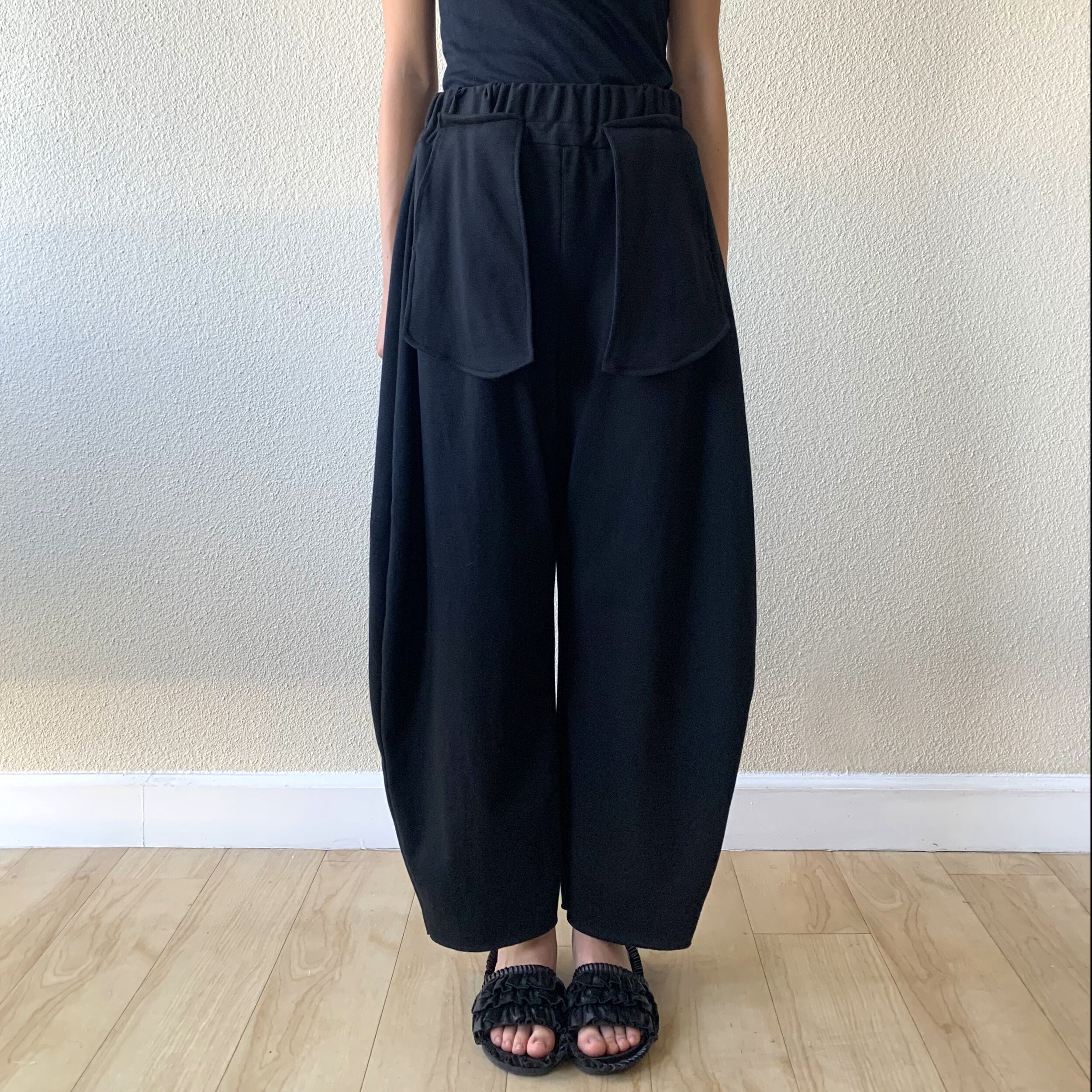 Artist_lounge_pants_AkikoTsuji_model1.JPG