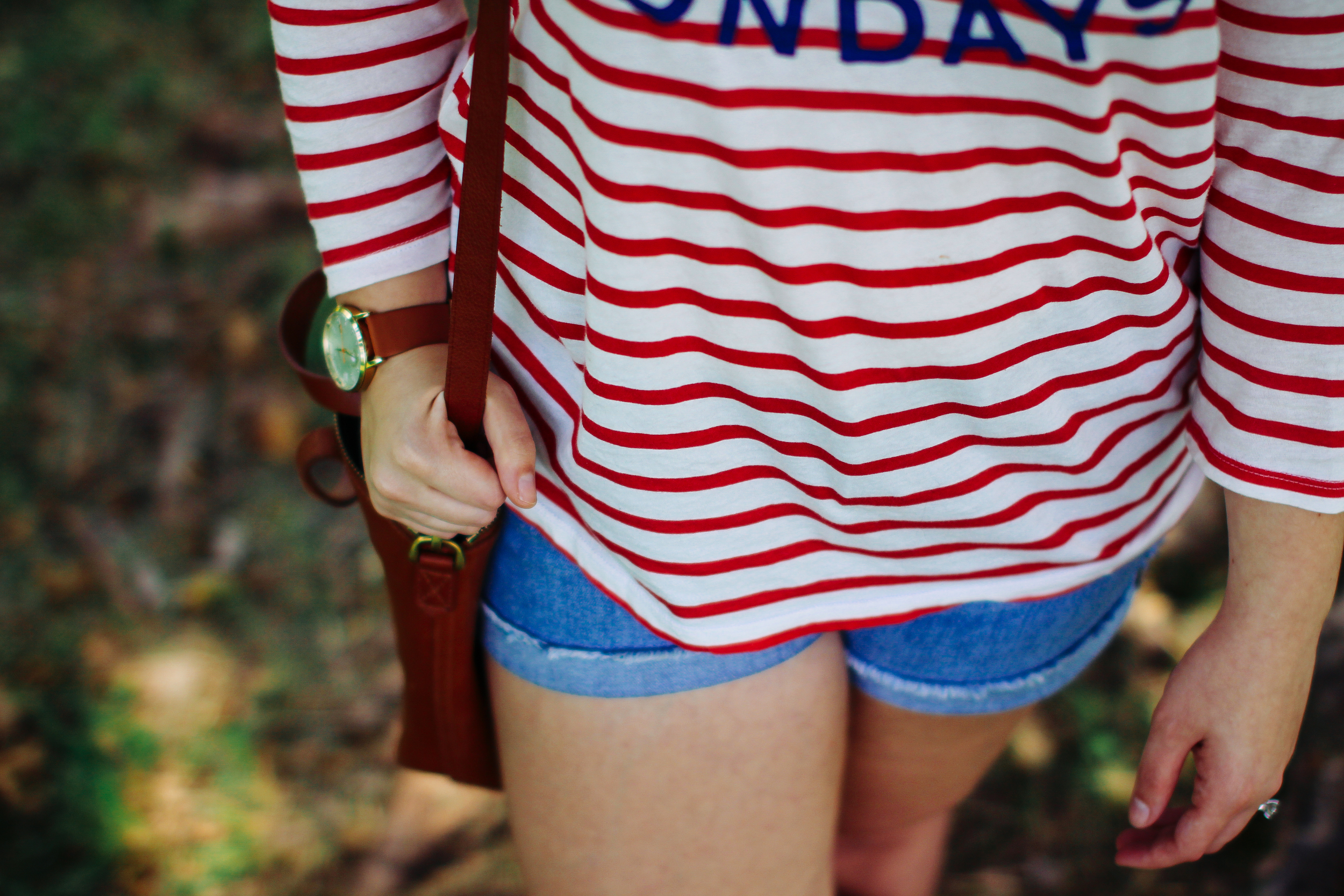 @anthropologie Weekend Tee, @madewell Shorts, @STEVEMADDEN sandals, Memorial Day Sale Round Up via www.chelceytate.com
