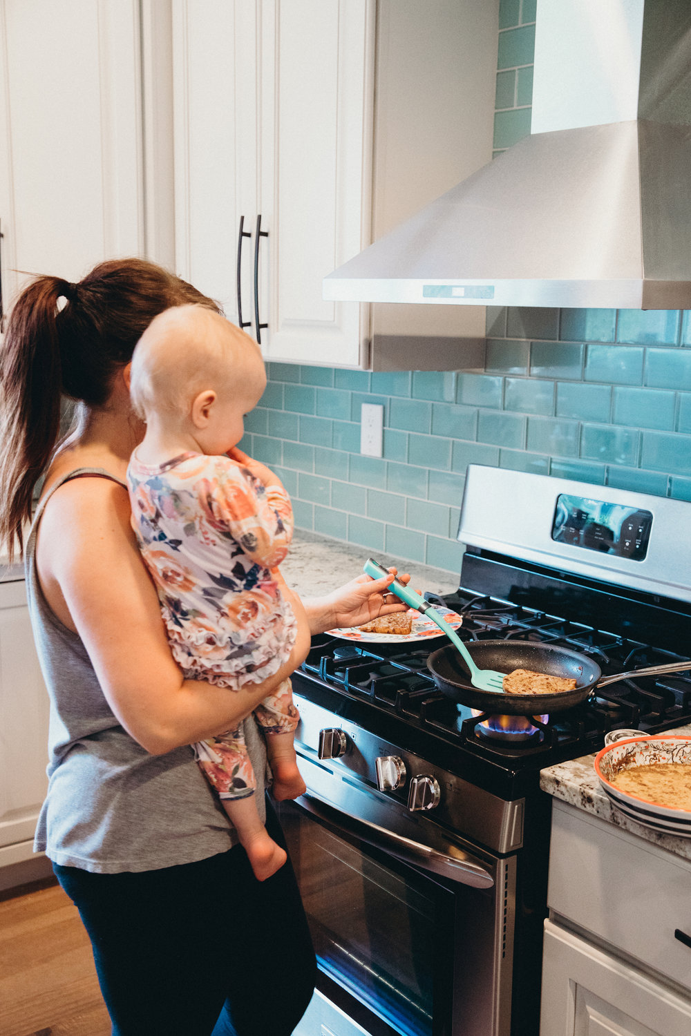 Cinnamon Vanilla French Toast Recipe + Weekend Mornings on chelceytate.com @chelceytate