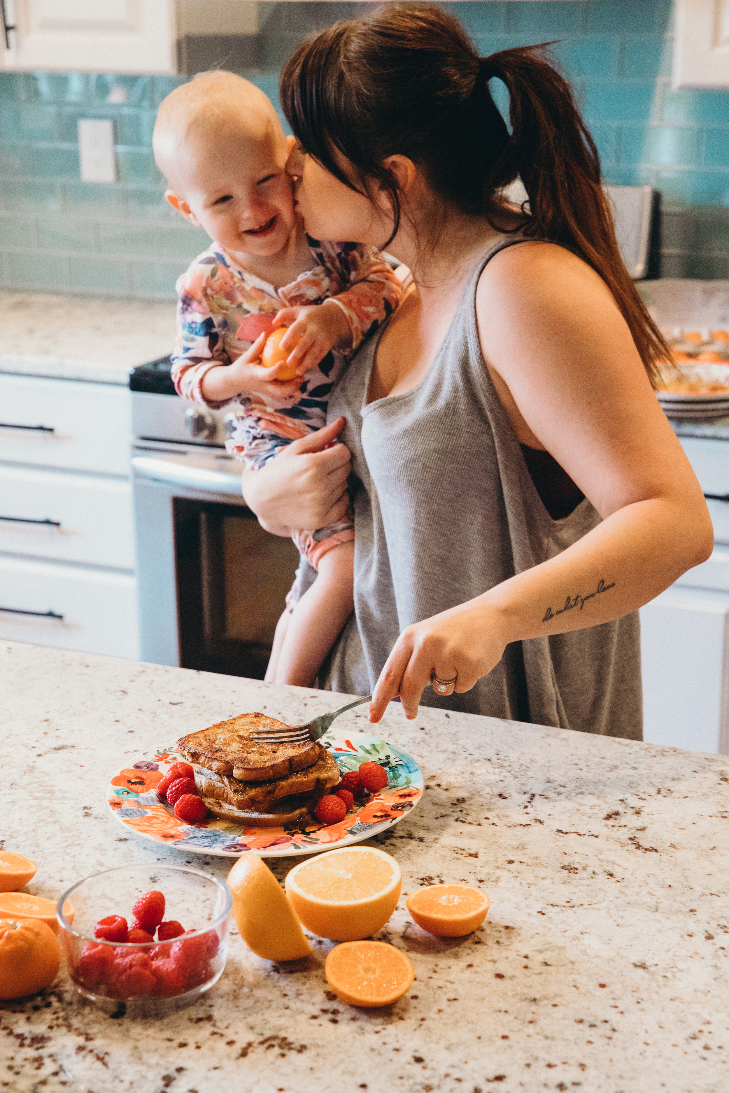 Cinnamon Vanilla French Toast Recipe + Weekend Mornings on chelceytate.com @chelceytate